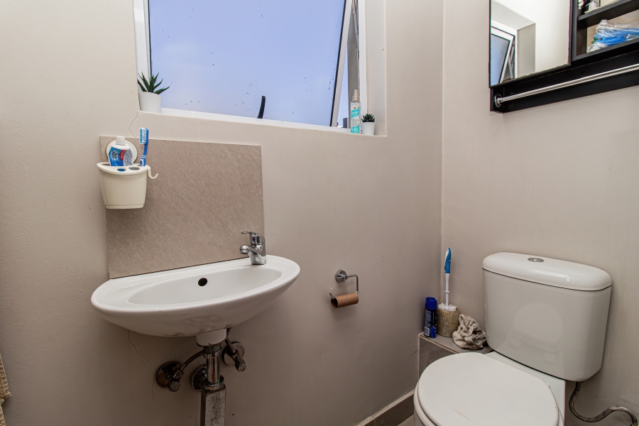 3 Bedroom Property for Sale in Parklands East Western Cape